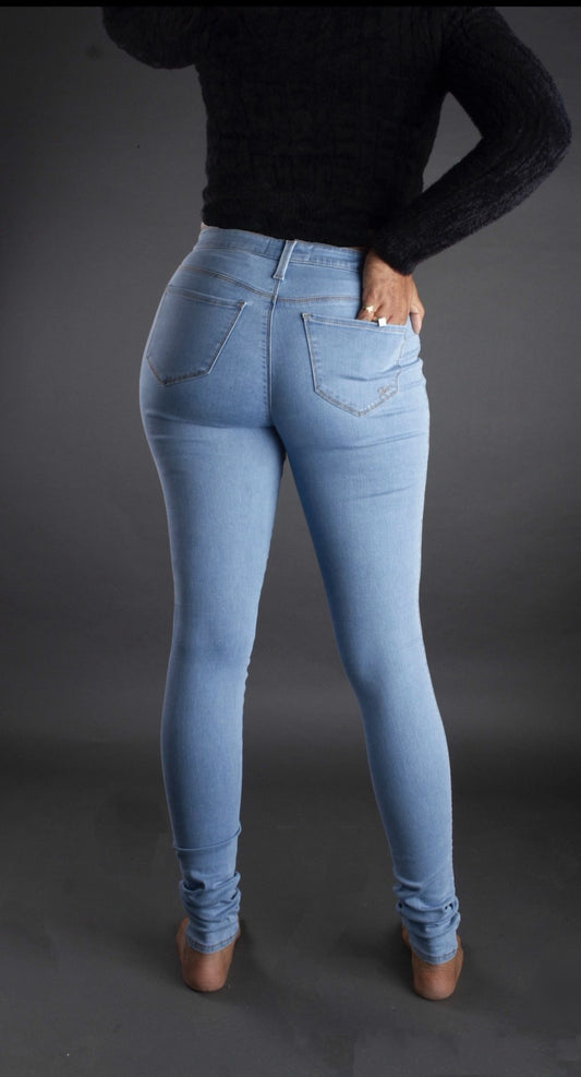 Model is 5'10" wearing a size 28 with 38 inseam.