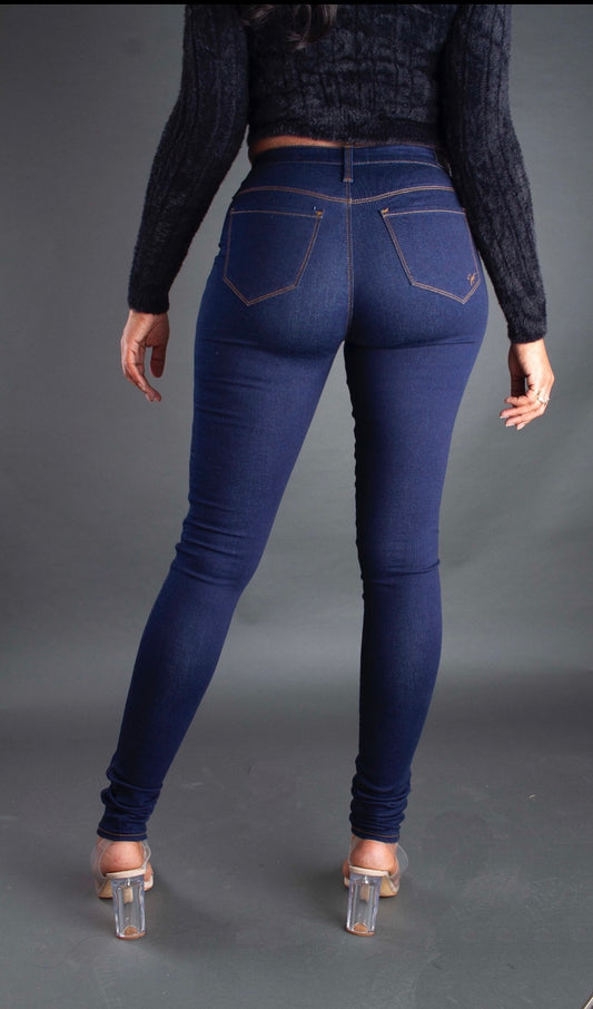 Model is 5'10" wearing a size 28 with 38 inseam.